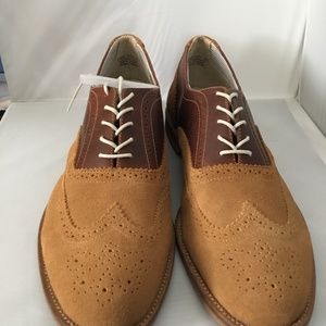 DRESS-UP SHOES FOR MEN.